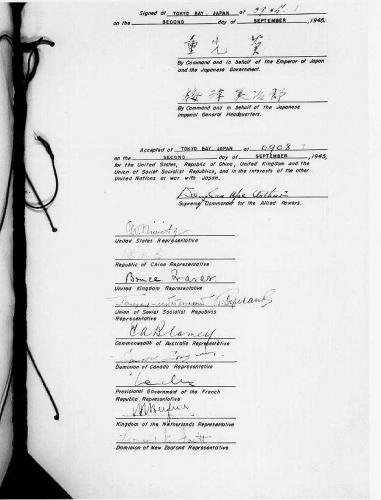 2 сентября 1945 г. Лист документа с подписями представителей стран. Источник. Википедия